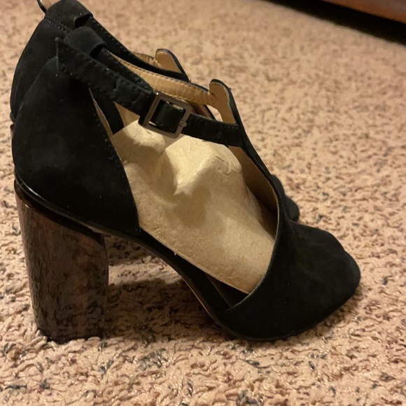 Black Suede like top, would like heel Antonio Melani. Size 7.5 M. - Picture 1 of 4
